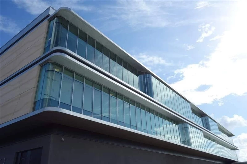 Bí quyết chống thấm cho hệ thống vách kính mặt dựng tòa nhà?