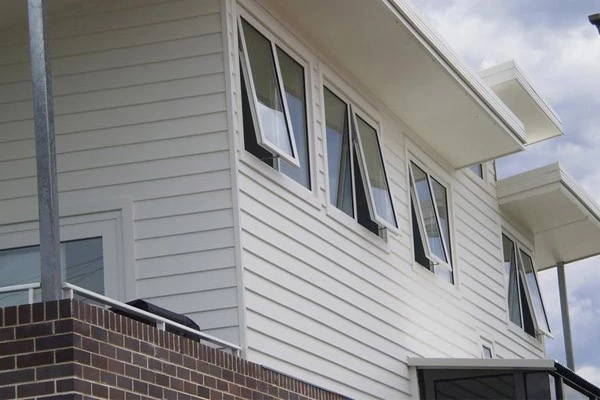 Thi Công Cửa Sổ Mở Hất Ra Ngoài của Nasaco tại Hà Nội