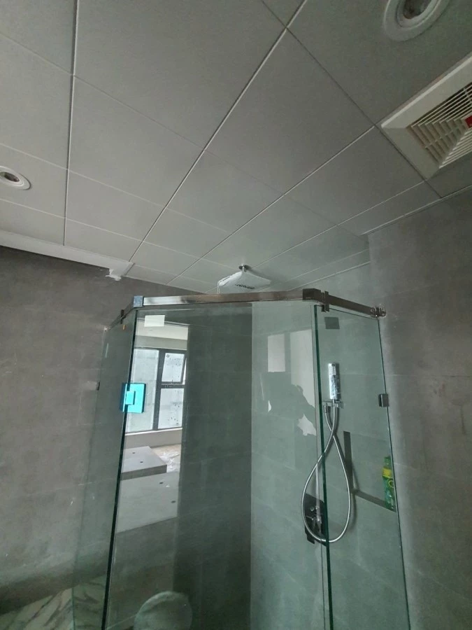 Vách kính nhà tắm