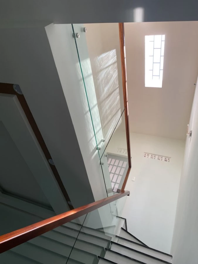 Lan can kính cường lực