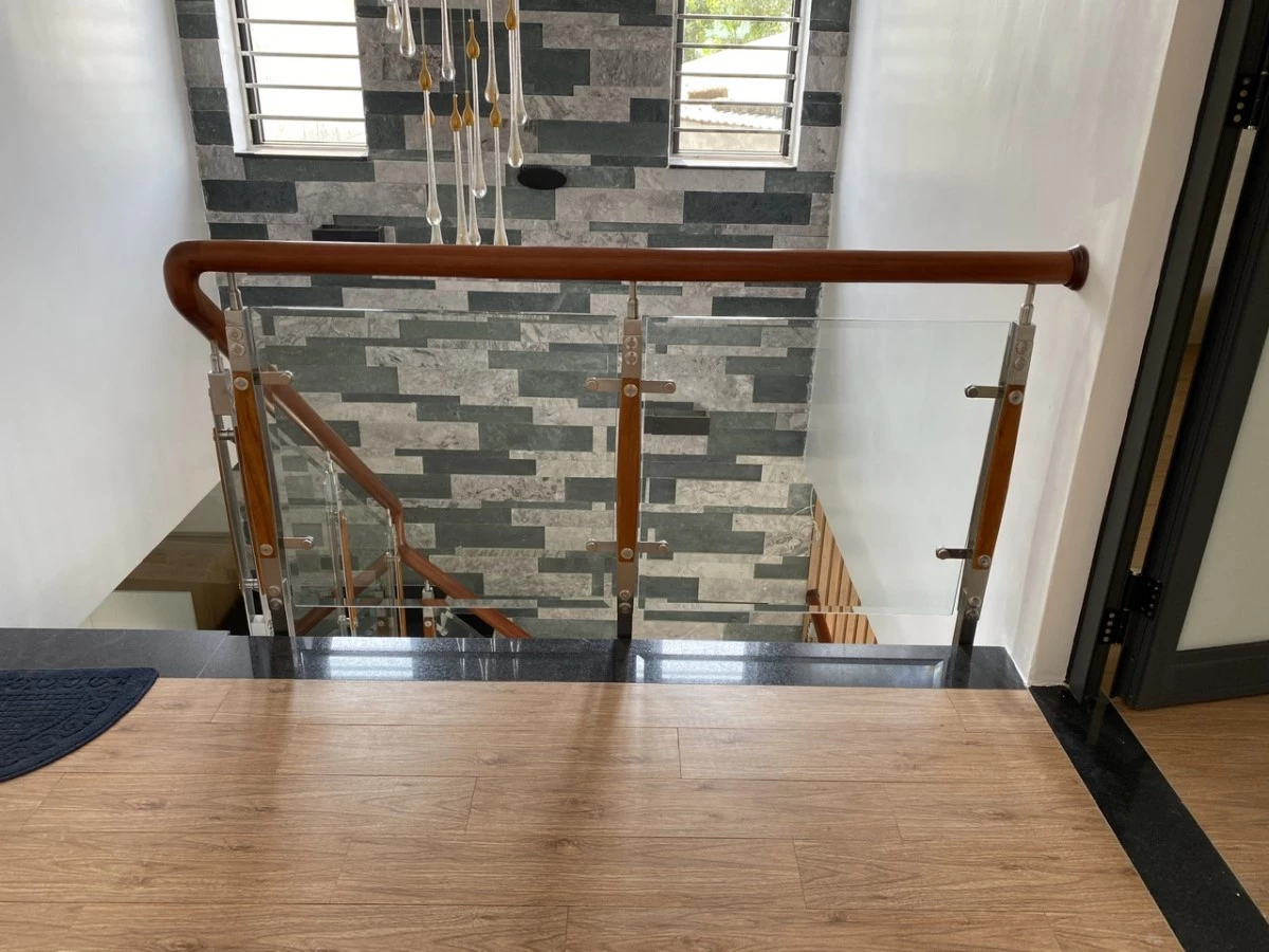 Lan can kính cường lực