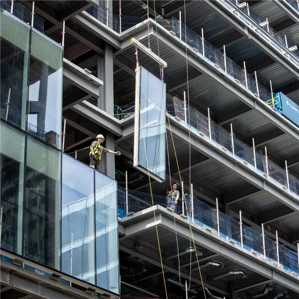 Thi công vách kính tòa nhà